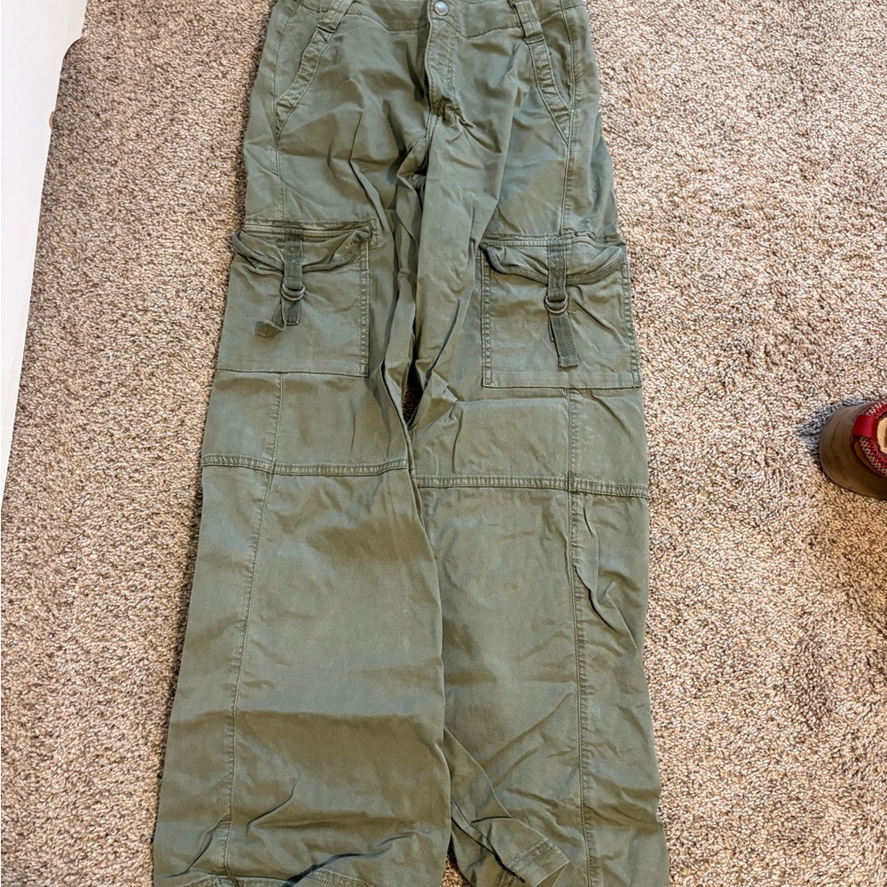 American Eagle Women's Cargo Pants - Picture 3 of 6
